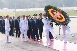 Đảng bộ MTTQ, các đoàn thể Trung ương viếng Lăng Chủ tịch Hồ Chí Minh