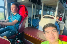 Xuân của những người cầm vô lăng không về kịp Giao thừa