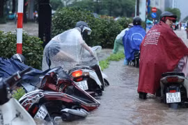 Bão số 5 suy yếu thành áp thấp nhiệt đới, miền Bắc và miền Trung mưa lớn