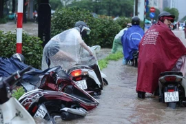 Bão số 5 suy yếu thành áp thấp nhiệt đới, miền Bắc và miền Trung mưa lớn