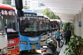 Vận tải trước 'cơn bão' giá dầu: Cắt chuyến, bỏ trung chuyển, tăng cước