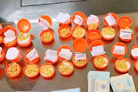 Chiêu trò của nhóm đối tượng mua vàng thật bán vàng giả