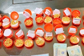 Chiêu trò của nhóm đối tượng mua vàng thật bán vàng giả