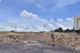 Thải trộm bã bê tông, 4 đối tượng ở Quảng Ninh bị khởi tố