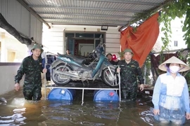 Nước sông dâng cao, Hà Nội di dời dân khỏi vùng ngập sâu