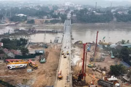 Khi nào cầu Phong Châu mới hợp long, đưa vào sử dụng?