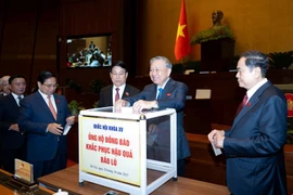 Lãnh đạo Đảng, Nhà nước, Đại biểu Quốc hội ủng hộ đồng bào khắc phục bão lũ