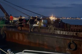 Vụ lật tàu du lịch ở Quảng Ninh, nhiều nạn nhân là trẻ em