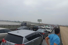 Ùn tắc kéo dài trên tuyến cao tốc Cao Bồ - Mai Sơn ngày mùng 2 Tết