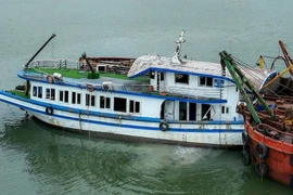 Trước ngày 15/8, toàn bộ tàu du lịch trên vịnh Hạ Long phải lắp thiết bị AIS