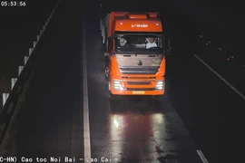 Mưa ngập lụt, CSGT vẫn phát hiện vi phạm giao thông từ camera AI