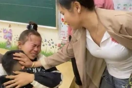 Tạm đình chỉ giáo viên bị phản ánh 'nhốt' học sinh trong lớp