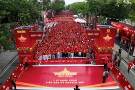 "1 tỷ bước chân tiến vào kỷ nguyên mới"