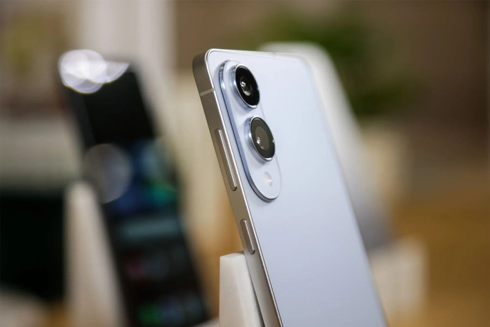Cả hai đều được kỳ vọng sẽ tích hợp sâu các tính năng AI khi iPhone 17 Air với Apple Intelligence và iOS 19 (sẽ được hé lộ tại WWDC tháng 6 này), còn S25 Edge đã trình diễn bộ công cụ AI riêng cùng hỗ trợ Google Gemini.