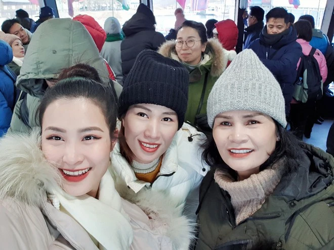 Bí mật ít người biết về người chị ôm Đông Nhi bật khóc trong lễ rước dâu