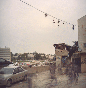 Chủ thể bức ảnh có thể là con người, động vậy, cây cối hoặc kiến trúc, thiên nhiên... thời gian có thể vào sáng sớm, chiều tà, hoặc đêm tối và địa điểm thì không có giới hạn.