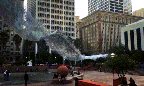 "Chất lỏng Shard" chuyển động không ngừng như có thế lực siêu nhiên tác động.