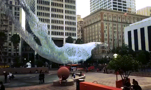 Đứng từ xa, cảnh tượng này hệt như cảnh tượng một dải nước ma thuật khổng lồ đang được điều khiển bởi một đạo sĩ tài năng.