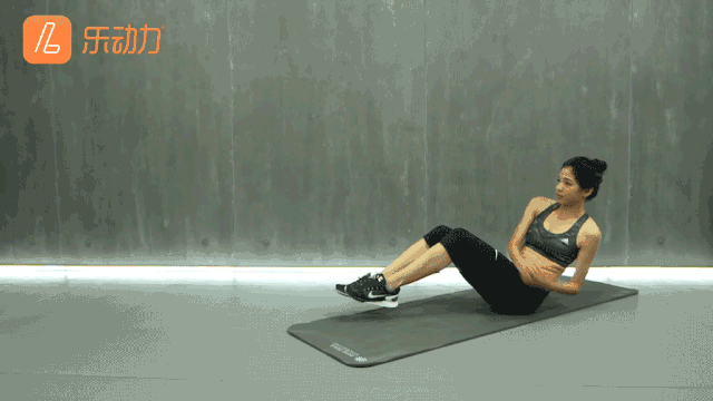Bài tập xoay người là dùng sức mạnh của cơ bụng và eo để phát lực, chắc chắn sẽ thiêu đốt mỡ bụng, giúp eo thon hơn.