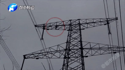 Bi cam choi game, cau be lam dieu kinh hoang... ca tran kinh hai