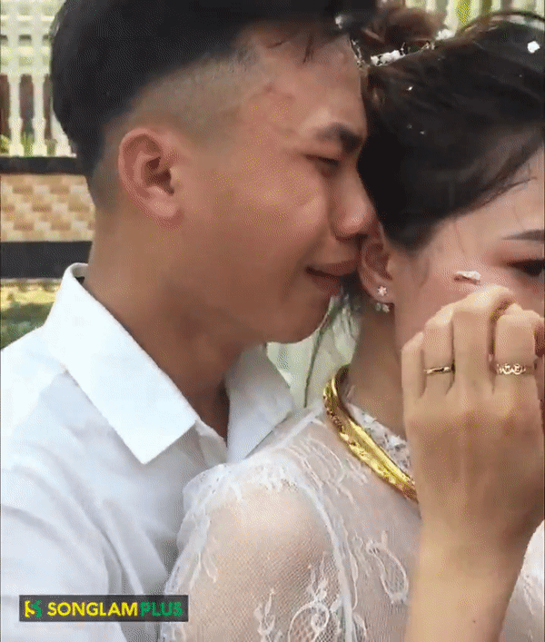 Em trai khoc nhu mua trong ngay chi gai len xe hoa ve nha chong