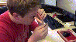 Trò chơi mạo hiểm với nhãn cầu.