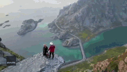 Cau hon lang man, cap doi lam dieu khong tuong, so chet khiep...-Hinh-2