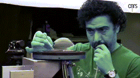  Ảnh động ấn tượng cho thấy chuyển động của một cơn lốc sắc màu trên bong bóng.