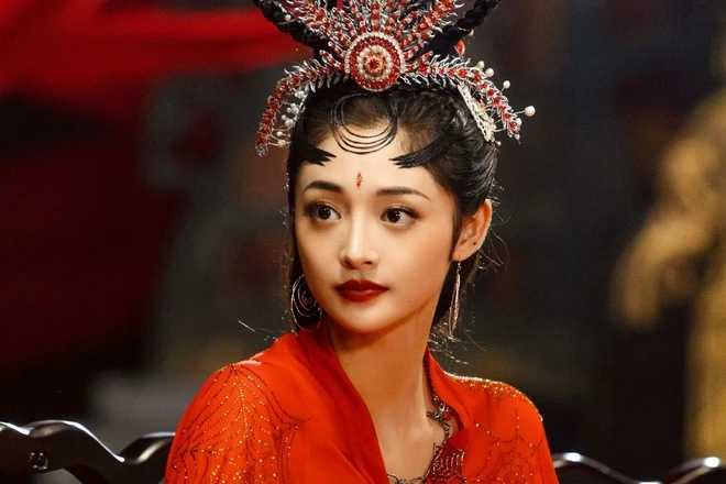 Mỹ nhân tai tiếng tái hiện yêu tinh nhện của "Tây du ký 1986"