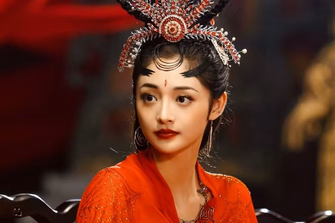 Mỹ nhân tai tiếng tái hiện yêu tinh nhện của "Tây du ký 1986"