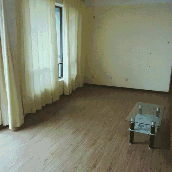 Phía trong căn nhà, Bạch Lộc dọn dẹp sạch sẽ, quyết tâm biến nơi đây thành nơi tràn ngập ánh sáng, mang đến niềm cảm hứng làm việc cho mình. (Nguồn Youthwant)