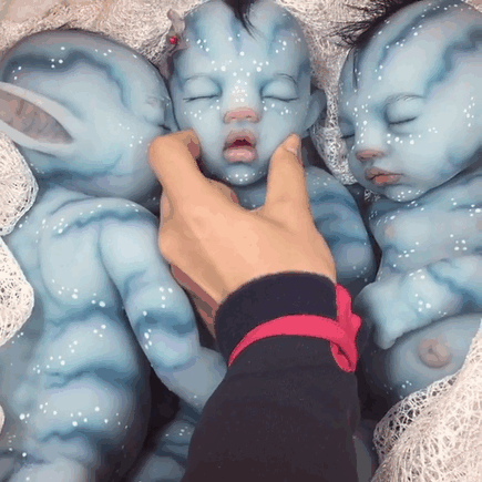 Tuy nhiên, giá của những đứa trẻ ngoài hành tinh không hề rẻ, khoảng 2000 đô la Mỹ, một con số khiến nhiều người đắn đo. (Nguồn Bored Panda)
