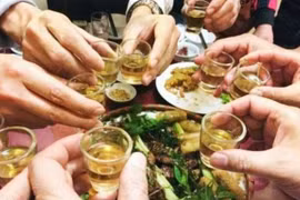 Vụ ngộ độc rượu ở Hải Phòng, methanol nguy hiểm thế nào?