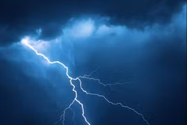 Hai người ở Hà Nội bị sét đánh nguy kịch