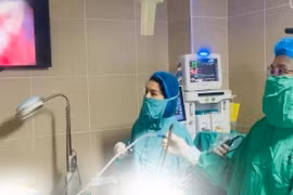 Lấy khối u quái chứa xương, răng, tóc cho nữ bệnh nhân 21 tuổi