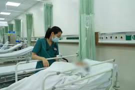 17 người nhập viện nghi ngộ độc do ăn bánh mì tại TP HCM