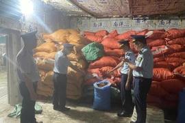 Quảng Ninh phát hiện gần 8 tấn chân gà không rõ nguồn gốc.