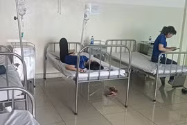 Điều tra vụ nghi ngộ độc thực phẩm khiến hàng chục công nhân nhập viện 