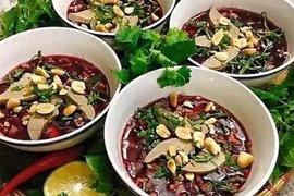 Hai người tử vong sau khi ăn tiết canh lợn ở Hưng Yên