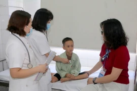 Bé trai tím tái, lịm người sau khi ăn phô mai, không ngờ bệnh lý nguy hiểm