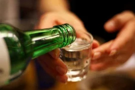 Cách nhận diện rượu giả để tránh nguy hiểm dịp lễ Tết