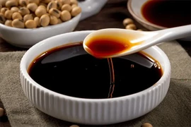 Cách chọn nước tương ngon, an toàn