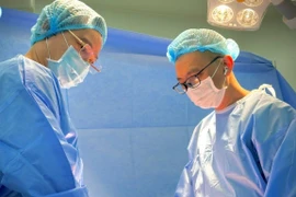 Phẫu thuật tái tạo xương hàm dưới cho bệnh nhân mắc bệnh tim nặng