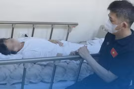 Bệnh nhân nữ suy kiệt nặng do u nguyên bào nuôi di căn đa phủ tạng