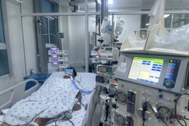 Hành trình cứu sống bé 15 tuổi bị sốt xuất huyết biến chứng nặng
