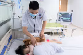 Bệnh tay chân miệng gia tăng, nhiều ca diễn biến nặng 