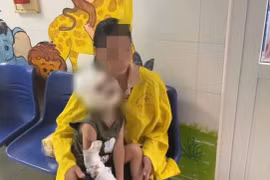 Hai anh em họ ở Thanh Hóa bị bỏng nặng do dùng xăng đốt kiến