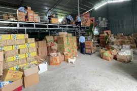 Cao Bằng thu giữ 36.134 sản phẩm thực phẩm, giấy vệ sinh 