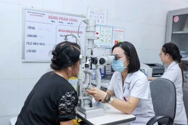 Ô nhiễm không khí đe dọa sức khỏe mắt, cần chủ động phòng tránh