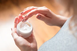 Thu hồi Kem dưỡng trắng da chống nắng – giữ ẩm white sắc hồng